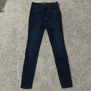 New without tags, dark blue Hollister jeans size 0S
